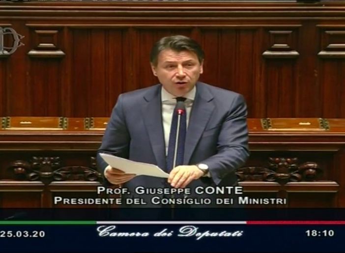 Coronavirus, Conte in Parlamento: &quot;Lavoriamo per garantire ulteriore accesso alla liquidità, stanziamenti per altri 25 miliardi&quot;