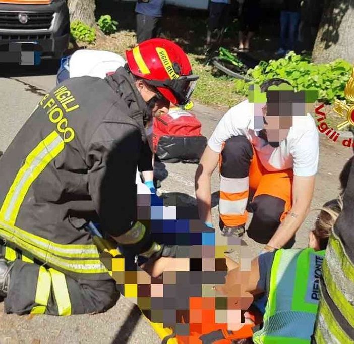 Scontro tra auto e moto: ferito un centauro.