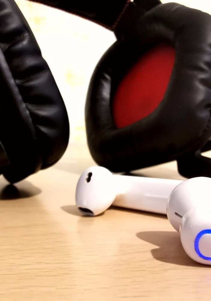 Auricolari: qual è la differenza tra bluetooth e wireless?