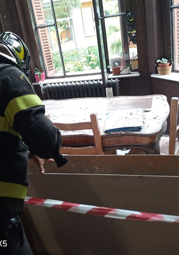 Varallo, cede soffitto Villa Virginia: sta bene l'impiegata coinvolta