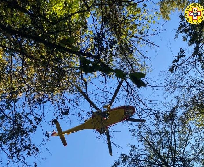 Serravalle Sesia, 75enne cercatore di funghi in difficoltà recuperato dal Soccorso Alpino