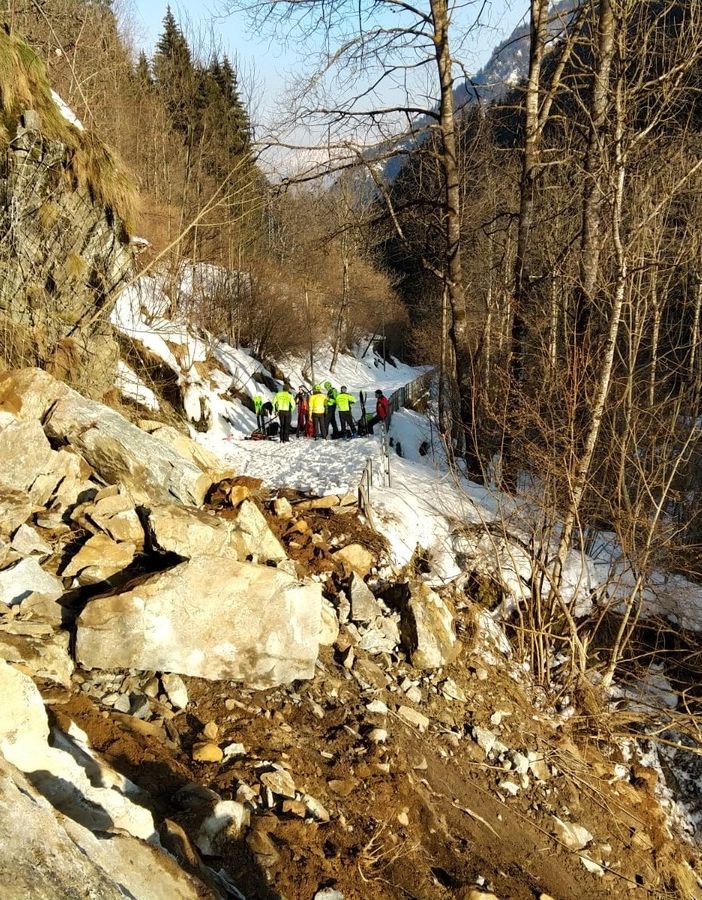 Rassa: frana sulla strada per Piana e Rassetta