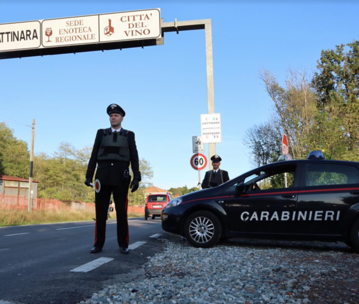 A spasso con un manganello telescopico nascosto addosso, denunciato 23enne