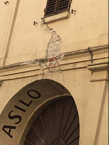 Gattinara: Crolla un cornicione dalla ex Casa delle Suore