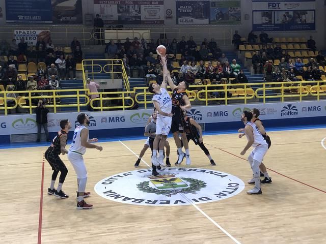 Valsesia Basket espugna la tana dei lupi e vince il derby contro Omegna