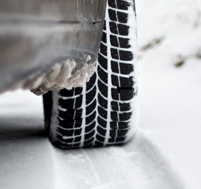 Strade chiuse a causa dell'abbondante nevicata
