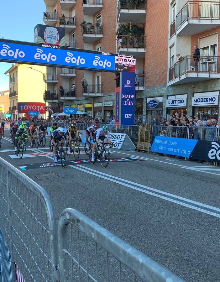 Borgosesia, Matthew Walls vince per un soffio la Gran Piemonte 2021