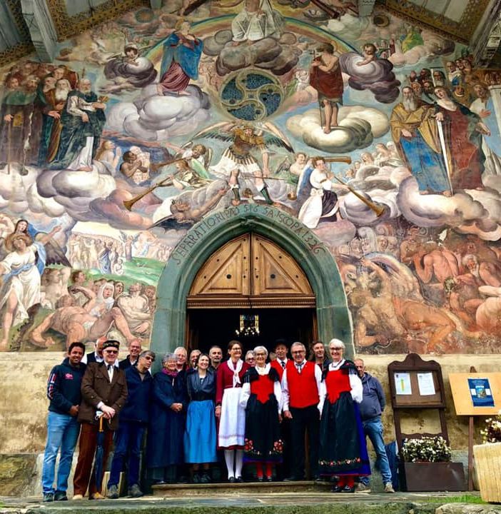 Il gruppo Walsertreffen al mercatino di Riva Valdobbia