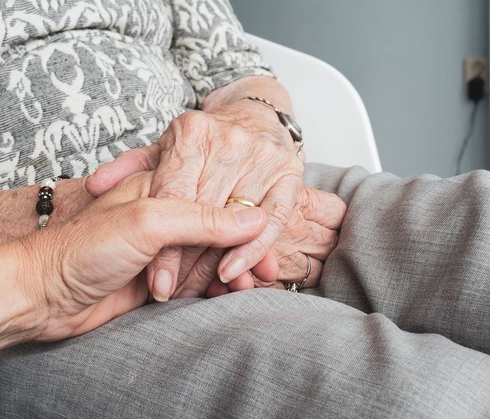 Volontariato della parola, un progetto per unire giovani e anziani
