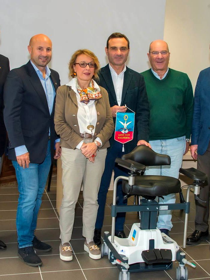 Lions Club Valsesia dona una poltrona chirurgica oftalmica: l’inaugurazione.