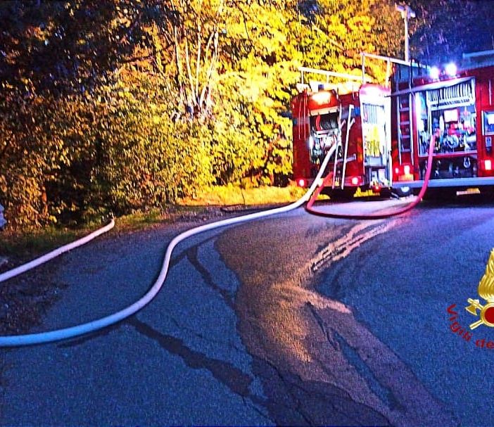 Varallo: Incendio legnaia in frazione Arlezze, arrivano i Vigili del Fuoco