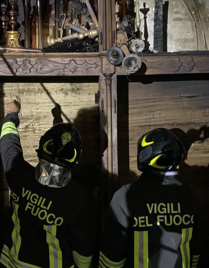 Incendio alla Basilica di Sant'Andrea a Vercelli