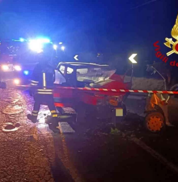 Incidente stradale a Cigliano, intervengono i vigili del fuoco