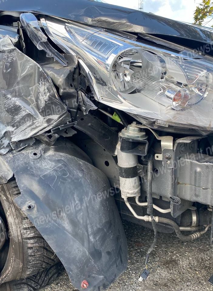 Sostegno, auto finisce ko dopo l'incidente: indenne la donna alla guida (foto di repertorio)