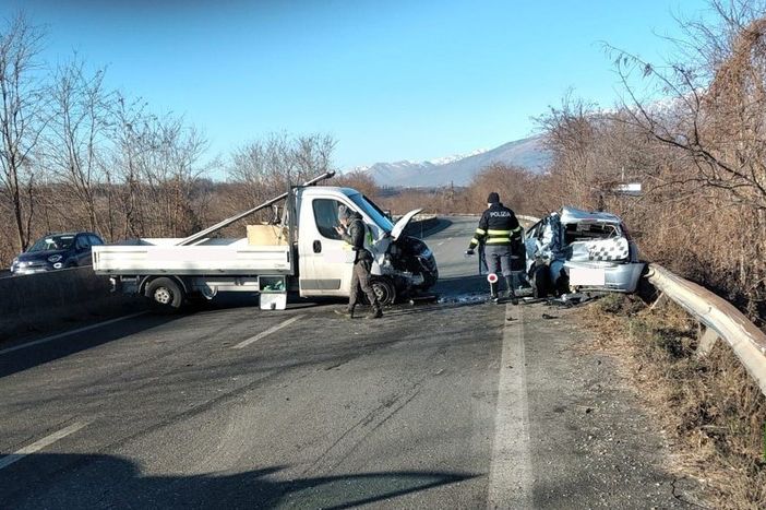 Vigliano, grave incidente in super, strada chiusa e lunghe code, FOTO