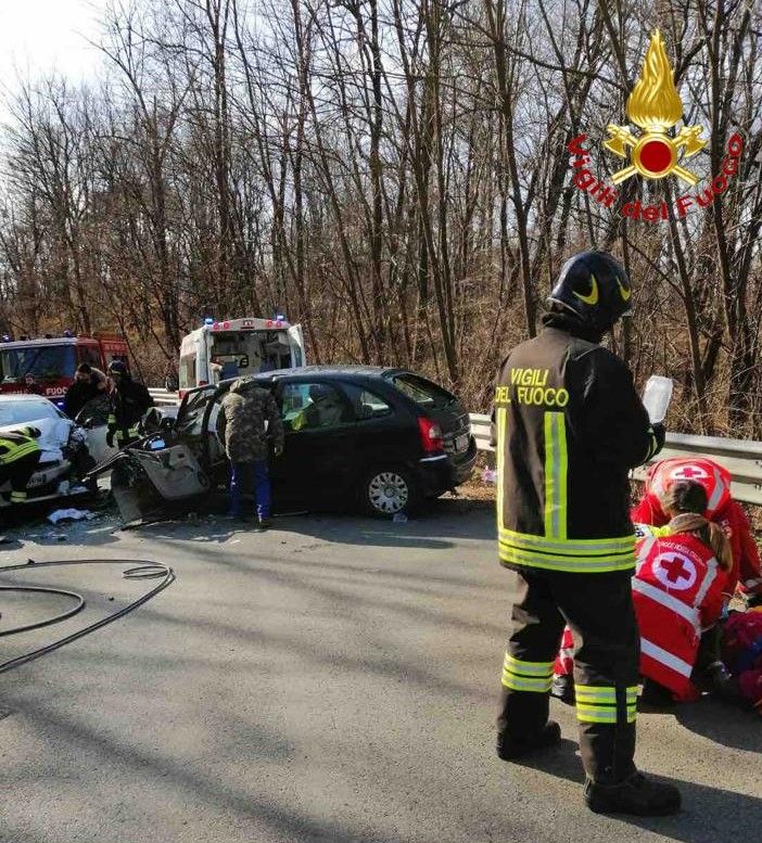 Terribile incidente a Ghemme tra due auto