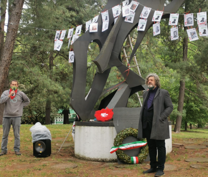 Tornano sul monumento le immagini dei partigiani vercellesi