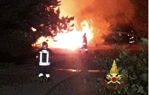 Vercelli: incendio nel cortile dell'area sportiva La Gabbia