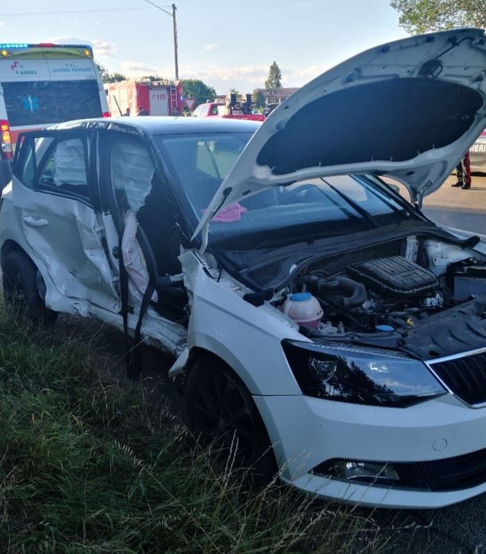 Incidente sulla SP 123 tra due auto. Feriti in ospedale