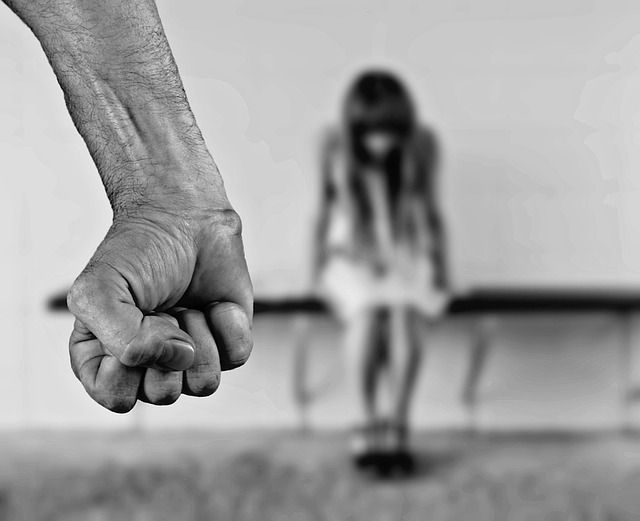 Maltrattava la figlia: arrestato cittadino di origini marocchine