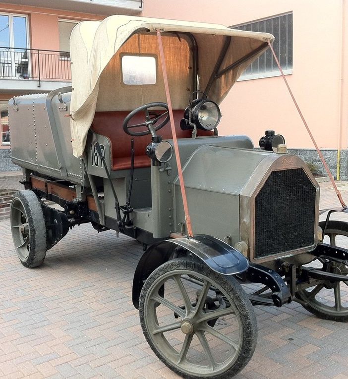 Fondazione Marazzato, bagno di folla per i mezzi della collezione ad auto e moto d’epoca 2024.