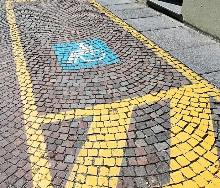 Sosta in area disabili, Seso Srl: “Inammissibile, ci scusiamo”