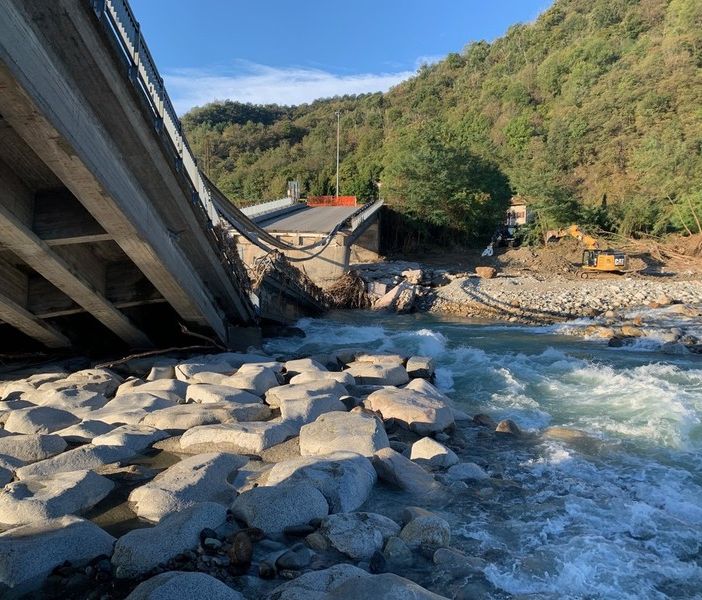 Ponte di Romagnano, iniziata la rimozione delle macerie - Foto