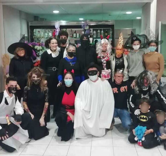 Il gruppo della Pro Loco di Pray durante la festa di Halloween 2021