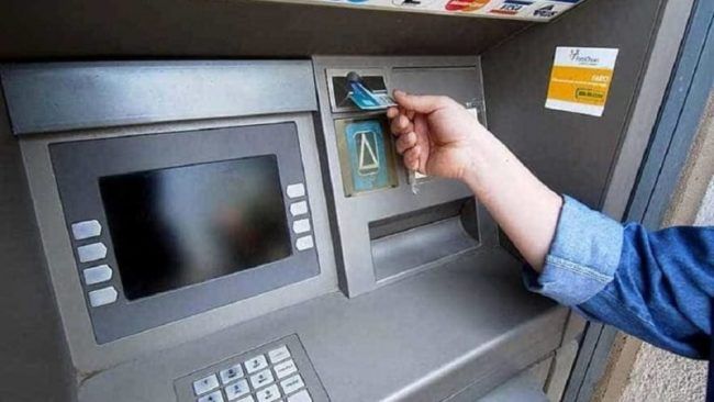 Prima ruba la carta poi la utilizza per 2.200 euro. Individuata e denunciata una nomade