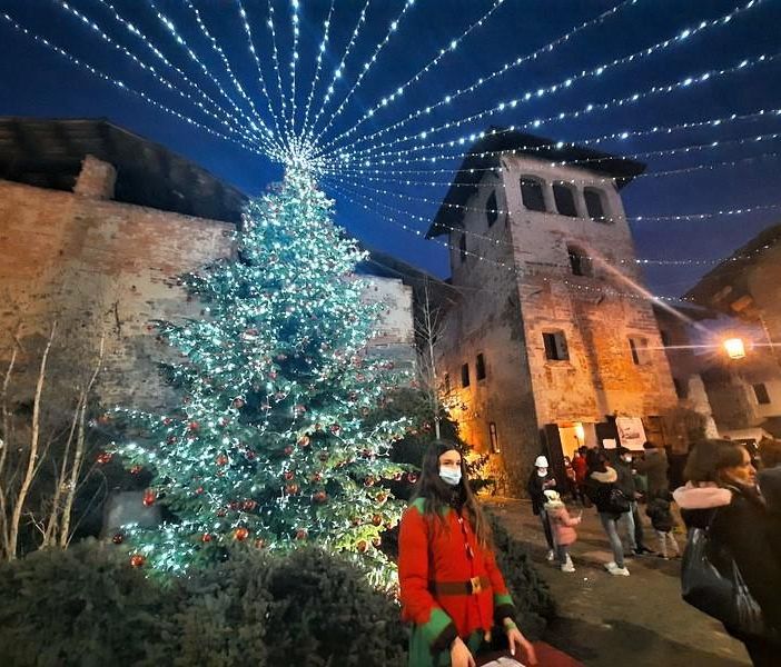 Natale nel Biellese: Da sabato aprirà le sue porte “Il Borgo di Babbo Natale” di Candelo