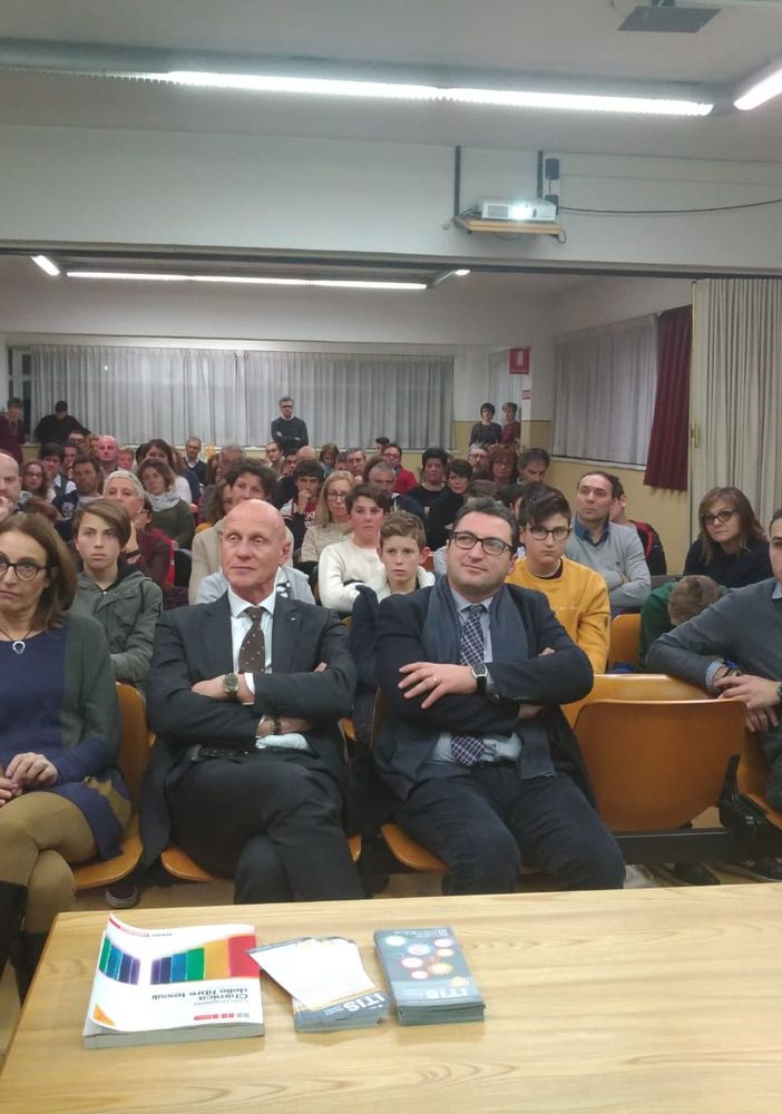 IIS Lancia, Itis e industriali incontrano gli studenti impegnati nella scelta della scuola superiore FOTOGALLERY