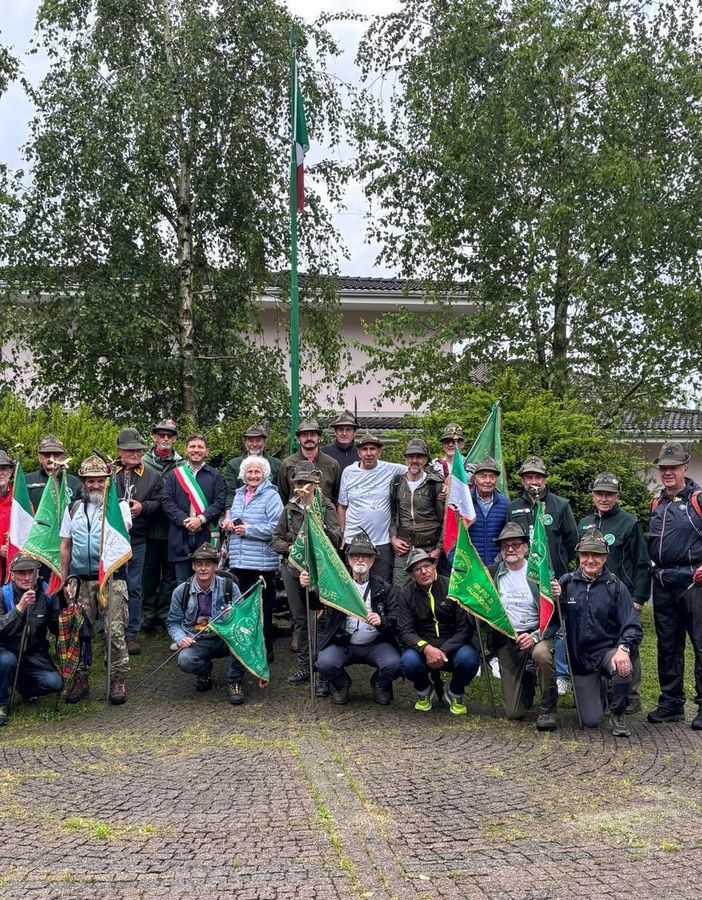 Tappa a Quarona per gli alpini valsesiani in marcia verso l’Adunata
