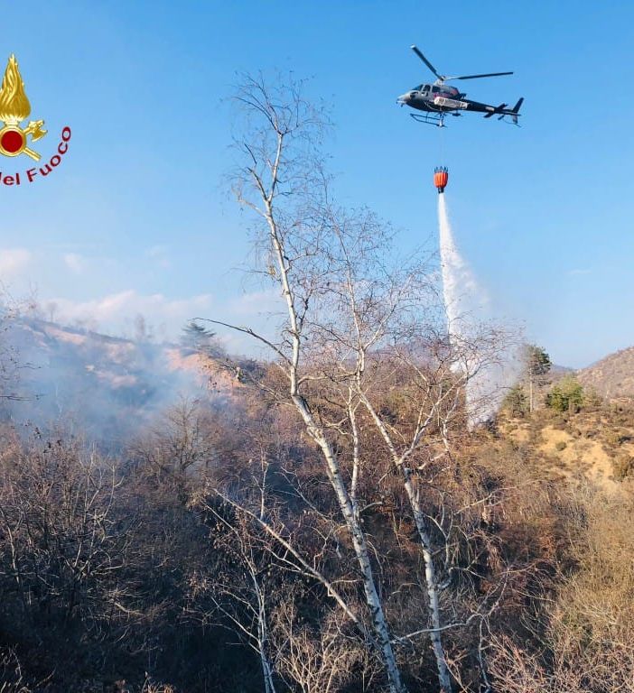 Curino: Incendio boschivo alla diga di Ravasanella