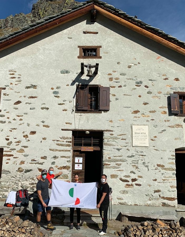 Un giovanissimo gestore al Rifugio Ospizio Sottile ai piedi del Monte Rosa