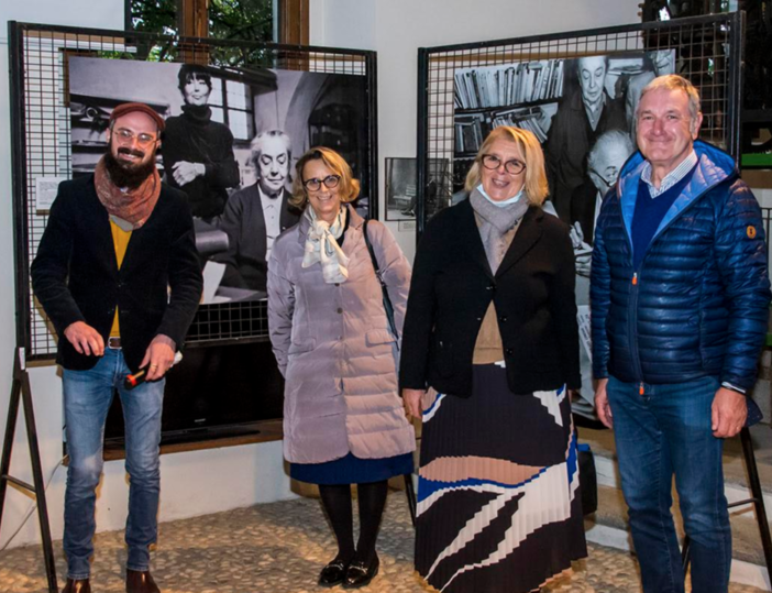 Curatore e presidente del museo con le nipodi di Maria Adriana Prolo