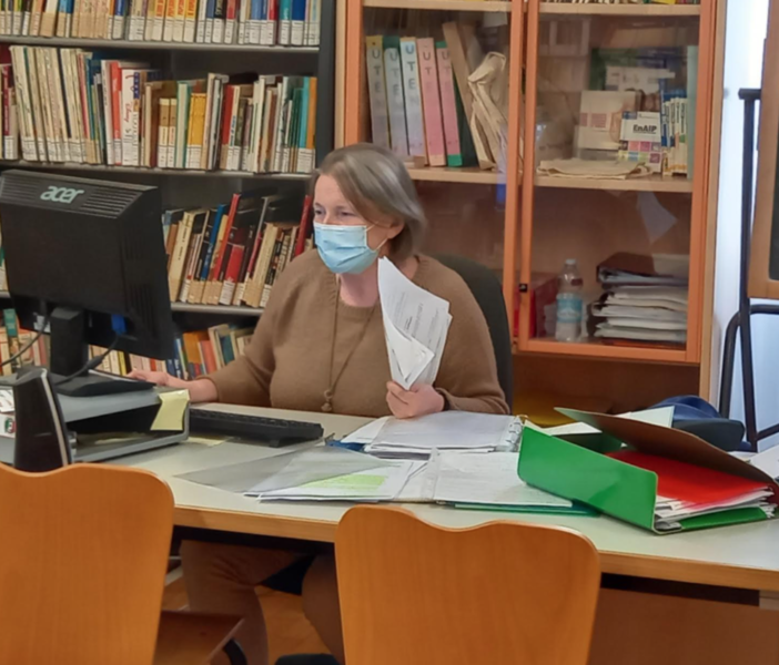 Rosella Quazzola alla sua postazione di lavoro
