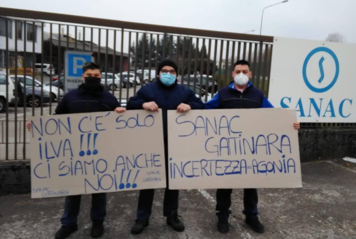 La protesta davanti alla sede SANAC