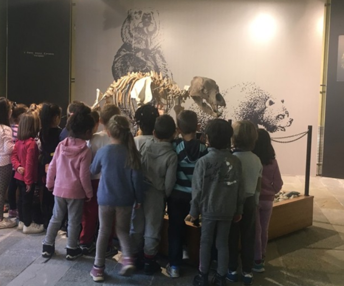 &quot;Siete pronti a fotografare Orso delle caverne e Uomo di Neanderthal?&quot;