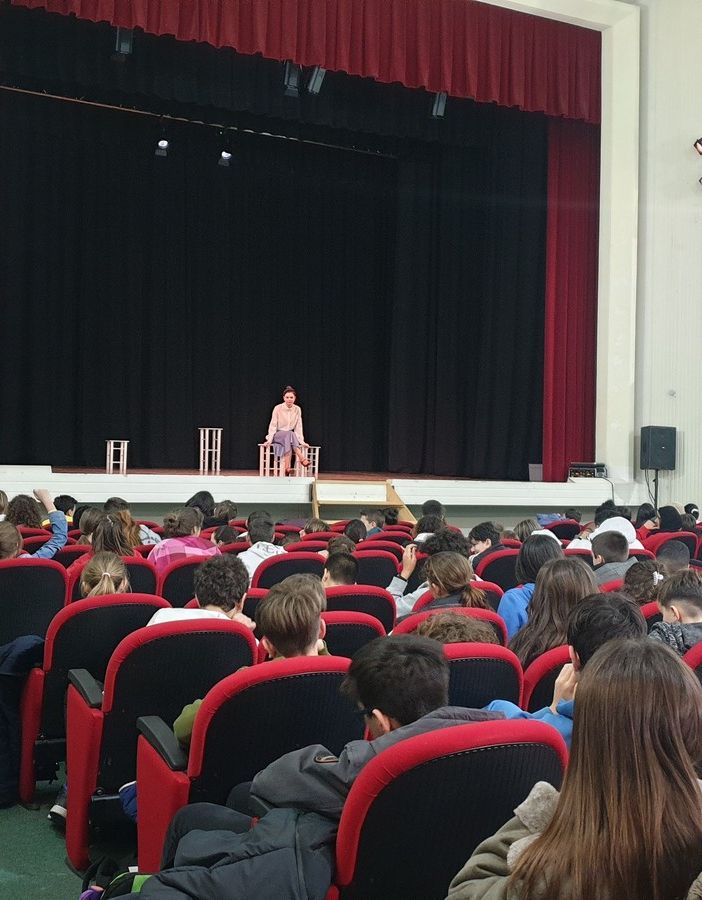 Al teatro &quot;Giletti&quot; il pubblico sono gli studenti della scuola di Mosso