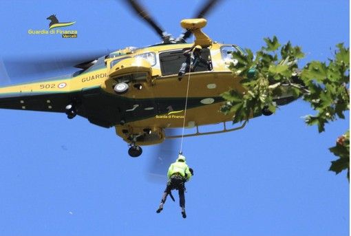 Soccorso Alpino della Finanza: venti interventi da giugno. Fondamentali elicottero, droni e i cani da ricerca