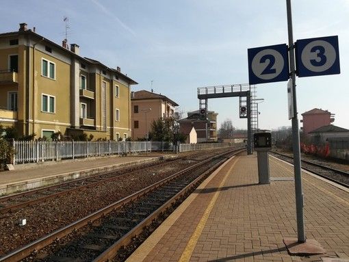 Cammina sui binari, allarme a Rovasenda