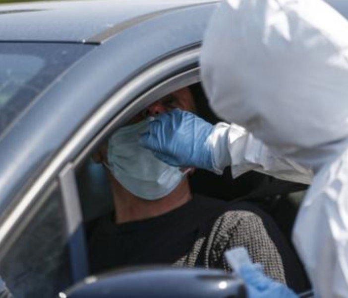 Borgosesia: Comune e farmacie creano il &quot;drive-in tamponi&quot;