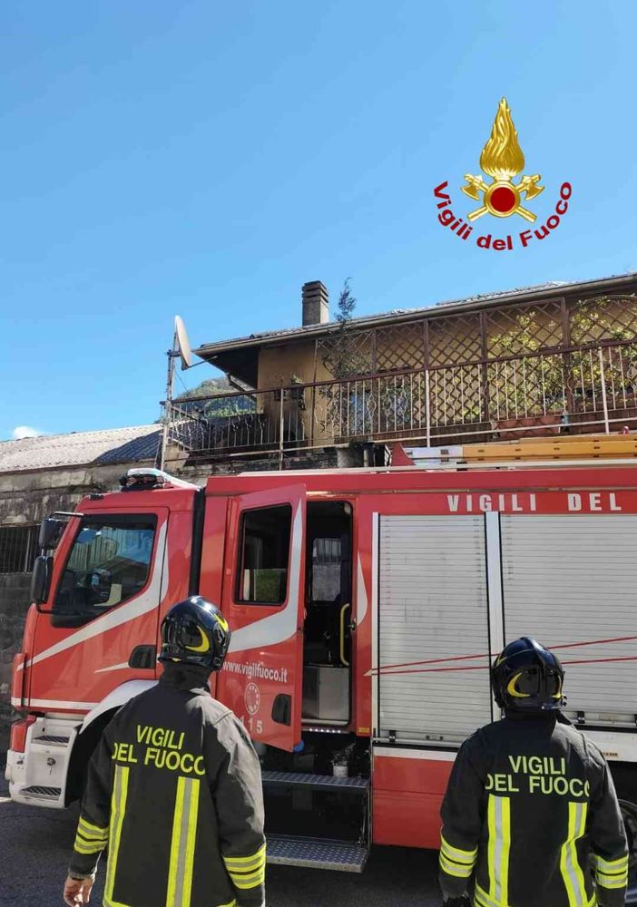 Borgosesia: Fuoco su un terrazzo, arrivano i Vigili del Fuoco