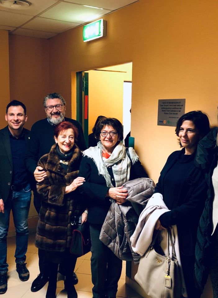 Una targa per ricordare l'impegno dei Rotary Club per l'hospice Casa Tempia di Gattinara