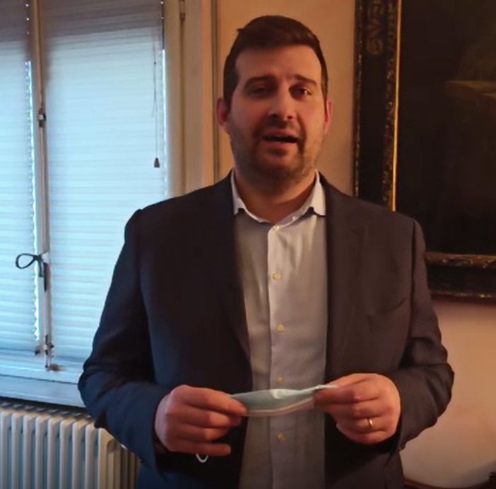 Abbandono mascherine, l’appello del sindaco di Borgosesia Paolo Tiramani