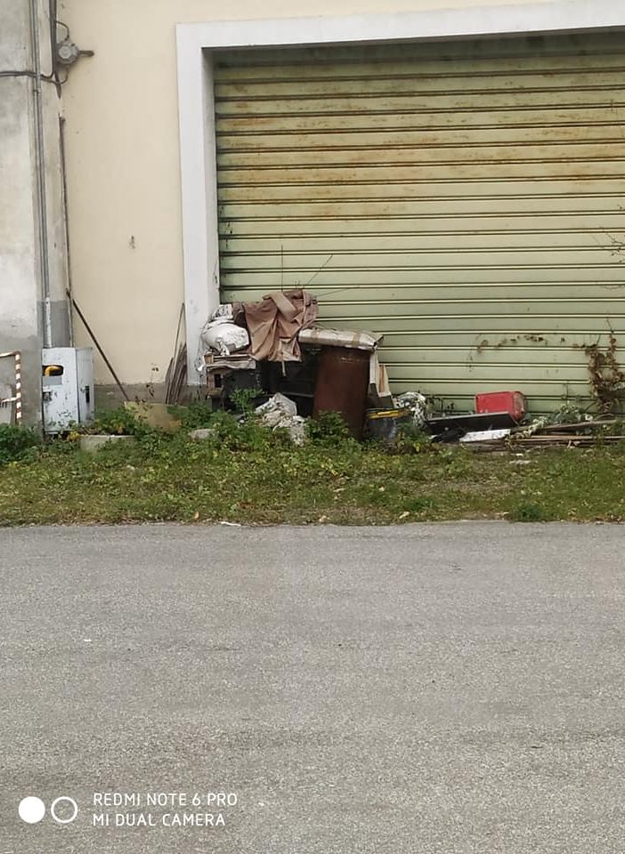 Il sindaco di Borgosesia va a caccia di rifiuti e aree da pulire