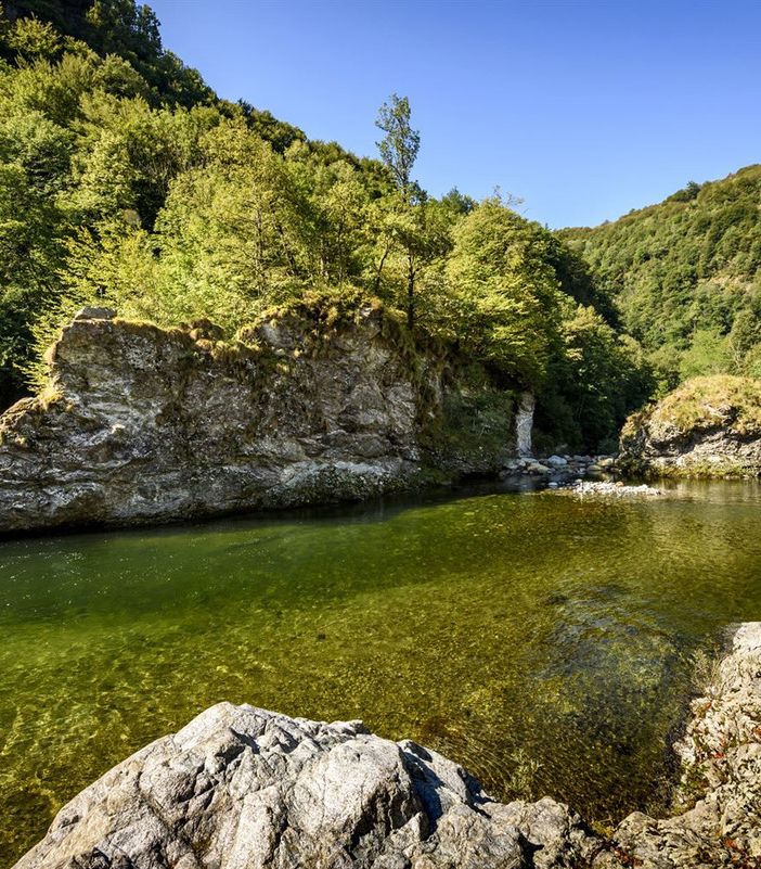Val Mastellone: Borghi pittoreschi nella conca di smeraldo