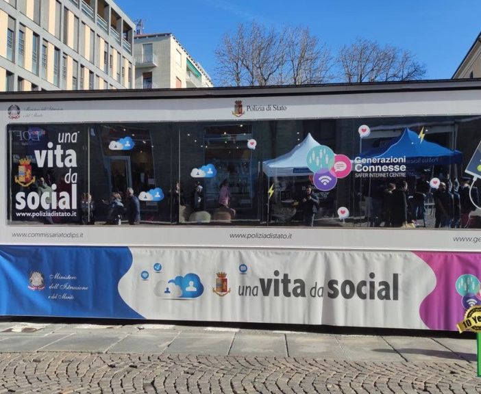 Una vita social: arriva a Vercelli la campagna della Polizia contro il cyberbullismo