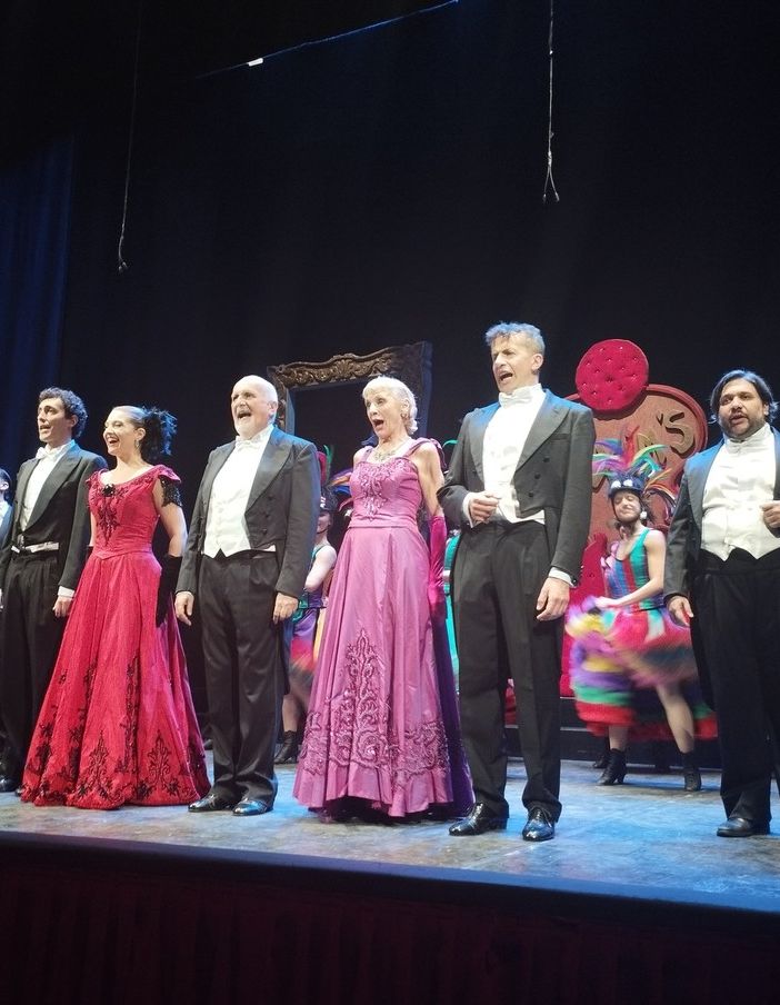 Applausi per &quot;La vedova allegra&quot; andata in scena a Varallo (foto Comune di Varallo)