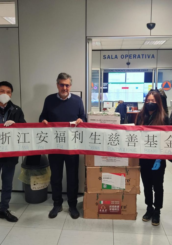 Coronavirus, la comunità cinese dona 10 ventilatori polmonari al Piemonte